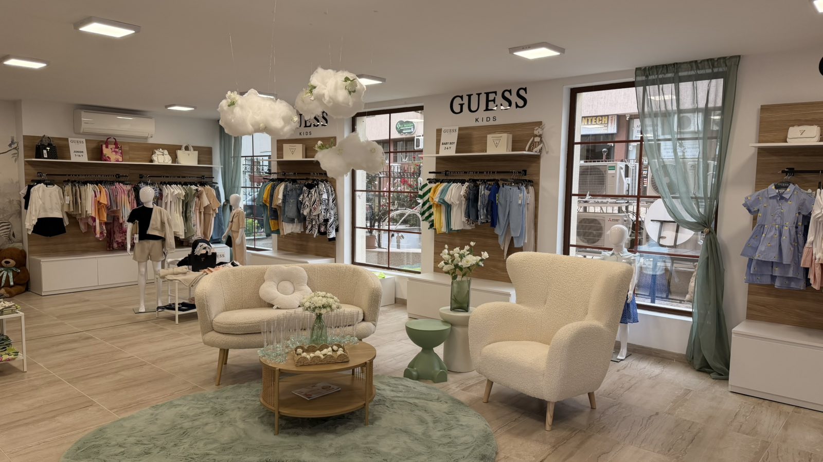 Интериор на Mon Petit KIDS BOUTIQUE — снимка 2